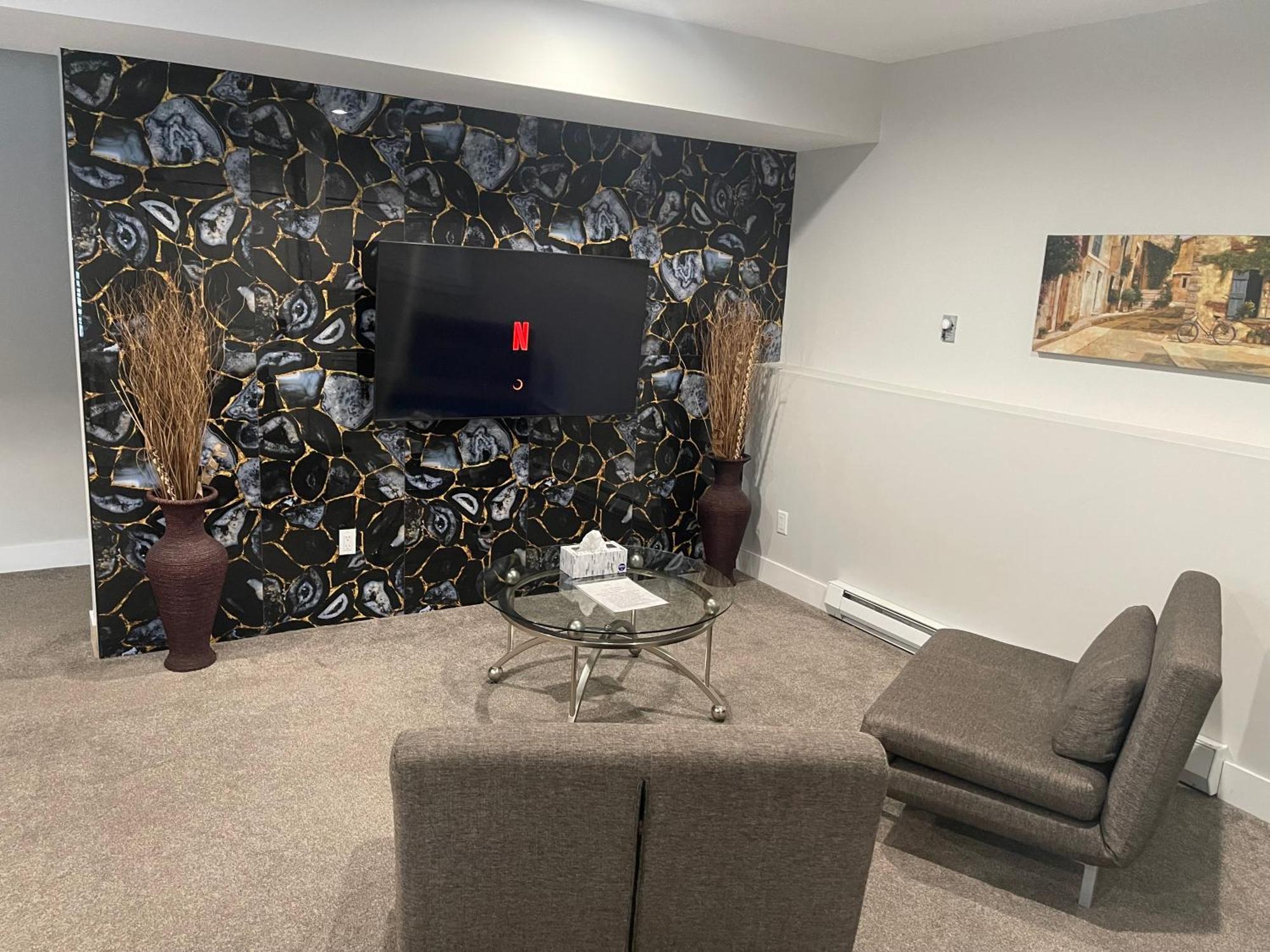 2 Bedroom Suite With Full Kitchen Ревелсток Экстерьер фото